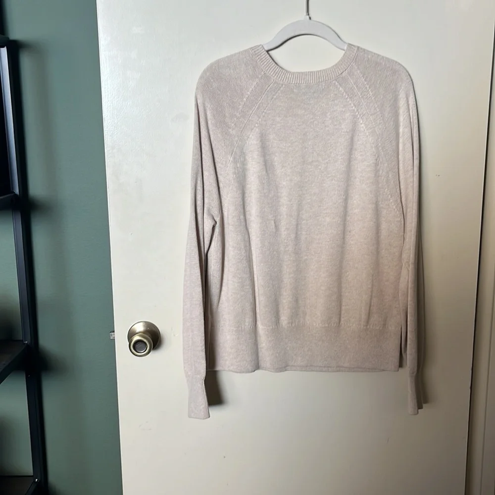 NWOT Banana Republic Sweater - Picture 3 of 3